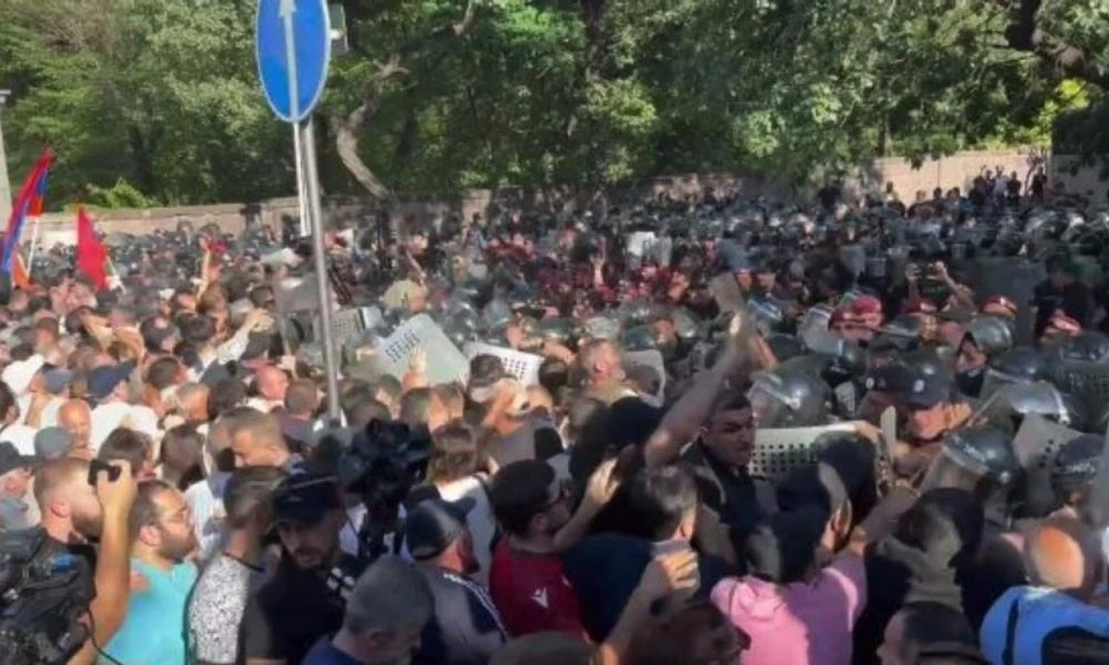 Αρμενία: Επεισόδια σε αντικυβερνητική διαδήλωση - Δεκάδες τραυματίες (βίντεο)